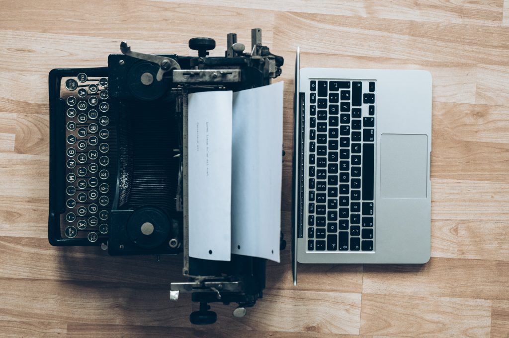 Picture of typewriter and laptop
